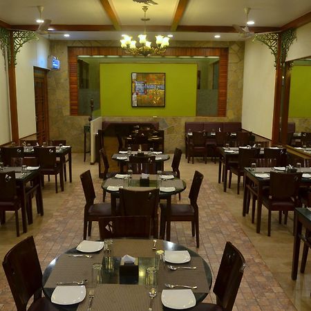 Zaras Resort Lonavala Exteriör bild