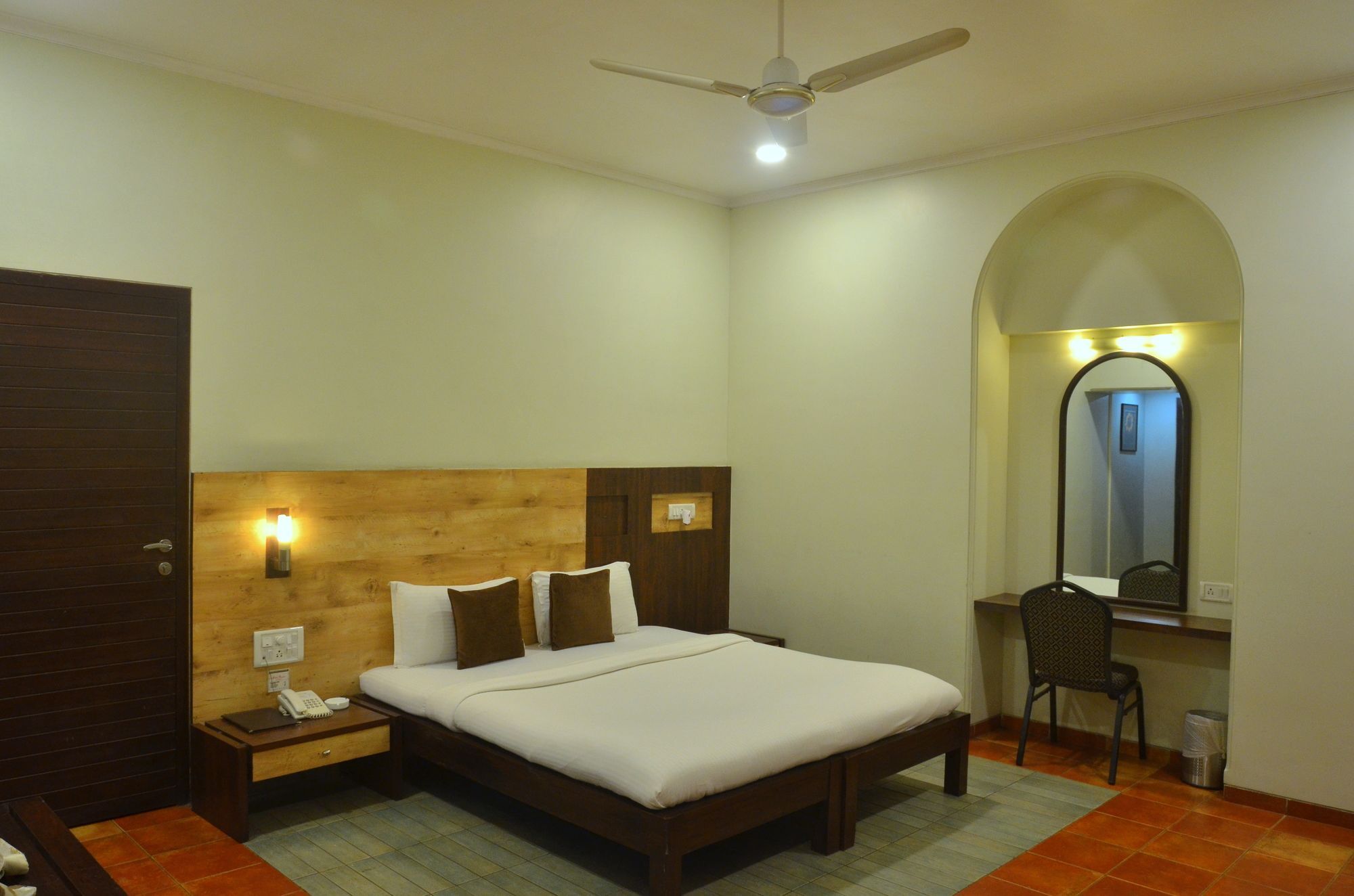 Zaras Resort Lonavala Exteriör bild