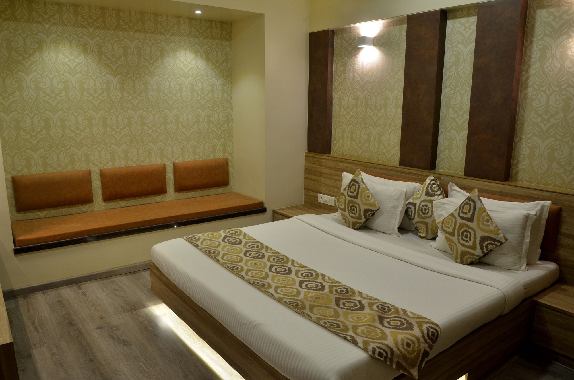 Zaras Resort Lonavala Exteriör bild