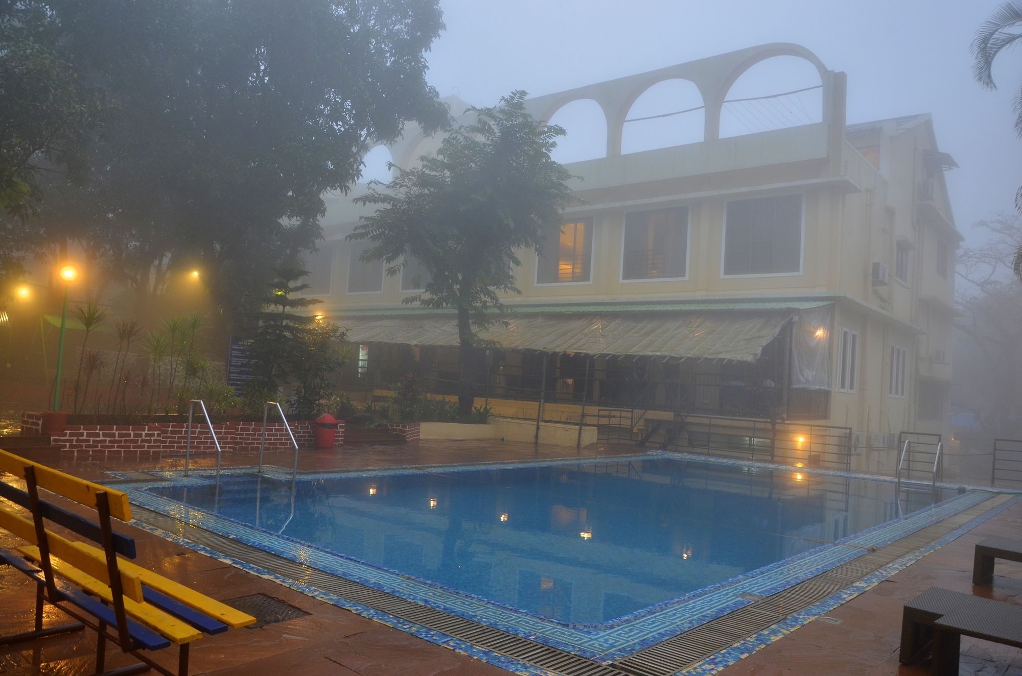 Zaras Resort Lonavala Exteriör bild